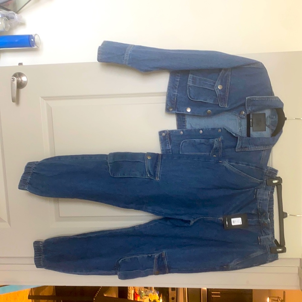 Cropped Jean jacket with marching cargo jeans